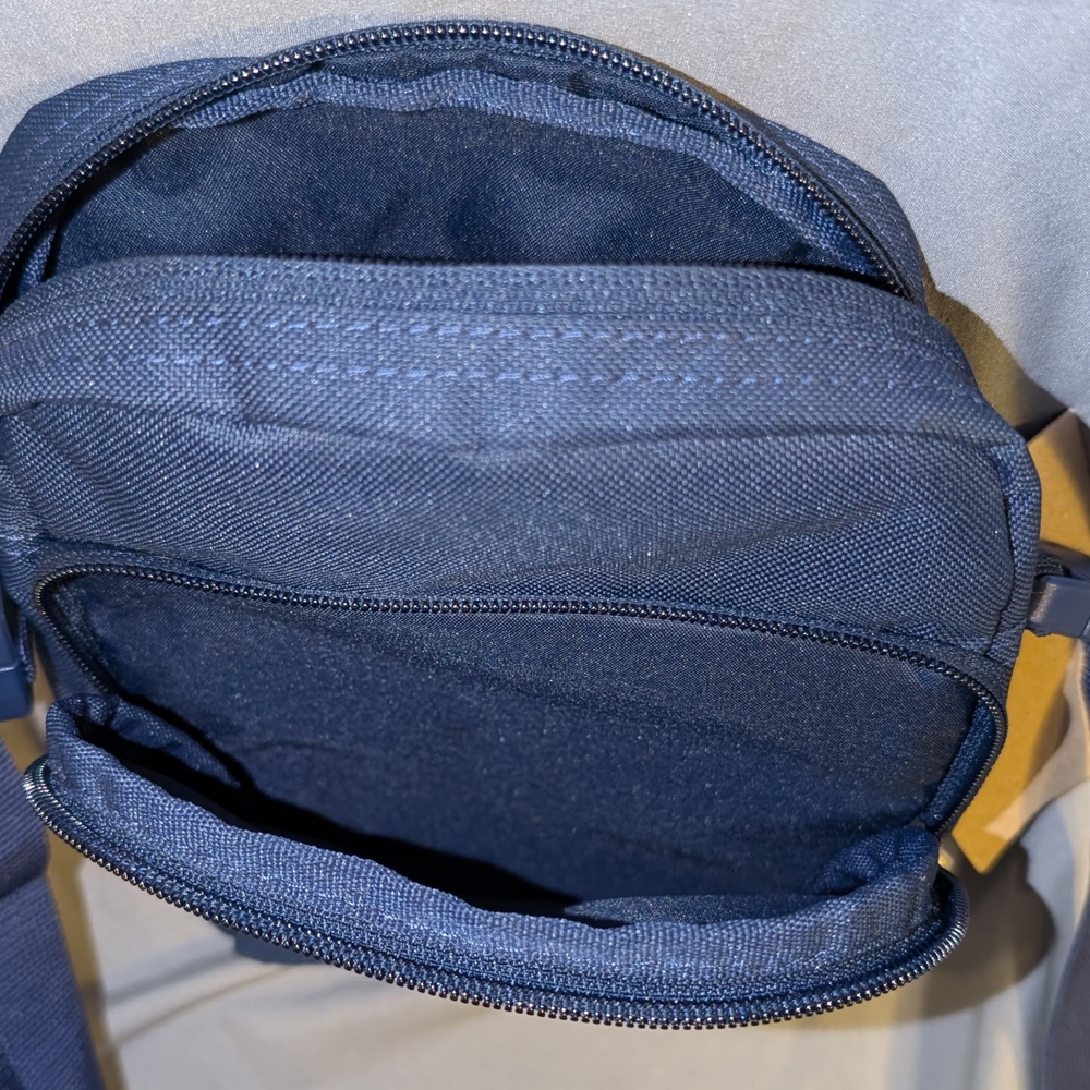 Nike Logo Dark Blue Messenger Crossbody Bag Purse - Picture 10 of 16